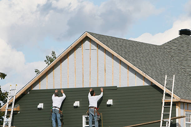 Professional Emergency Siding Repair technician working in Washington, IL